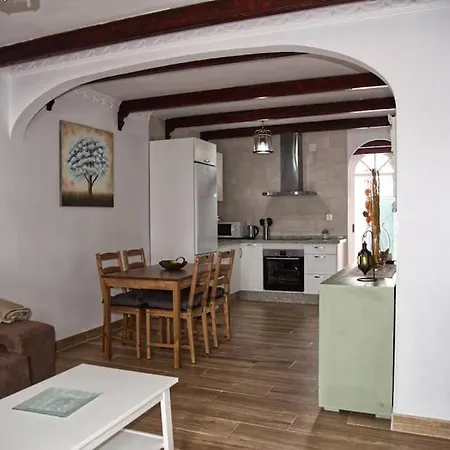 House W Shared Pool, Perfect For Small Families דירה פואנגירולה