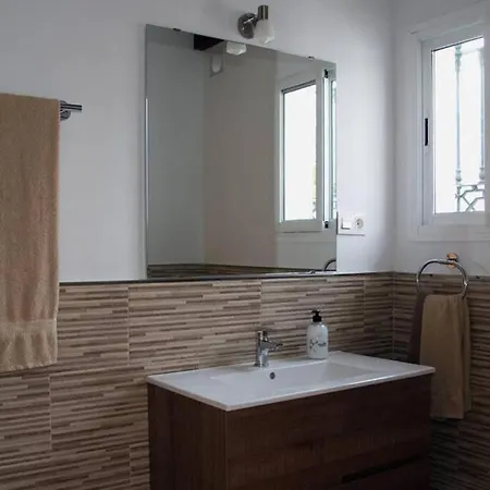 House W Shared Pool, Perfect For Small Families דירה *