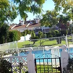 House W Shared Pool, Perfect For Small Families