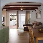 Apartament House W Shared Pool, Perfect For Small Families *