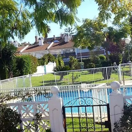 House W Shared Pool, Perfect For Small Families