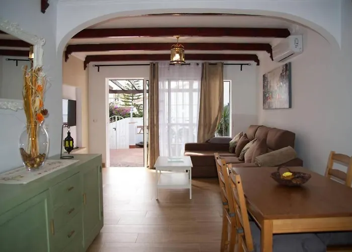 Apartment House W Shared Pool, Perfect For Small Families *