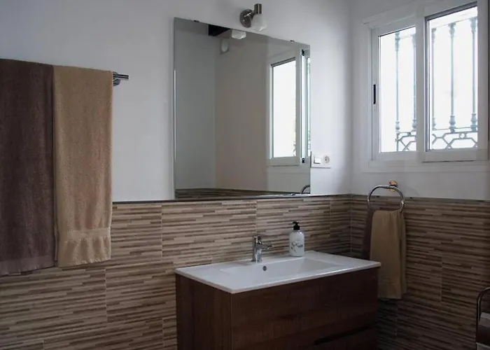 House W Shared Pool, Perfect For Small Families Apartment *