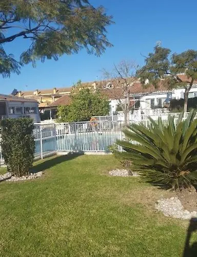 Daire House W Shared Pool, Perfect For Small Families *